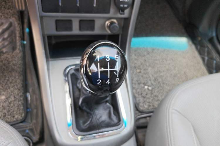 Used Geely Auto Classic Emgrand 2013 Sedan 1.5L Manual Entry-Level Model Gear Lever