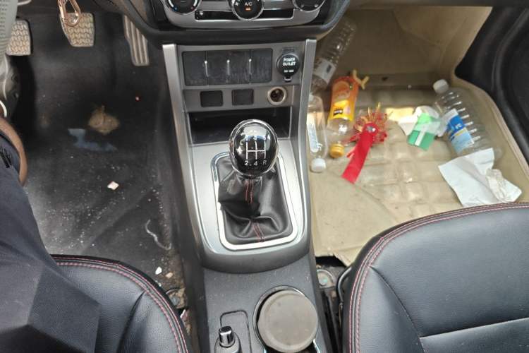 Used Geely Auto Classic Emgrand 2013 Hatchback 1.5L Manual Entry-Level Model Gear Lever