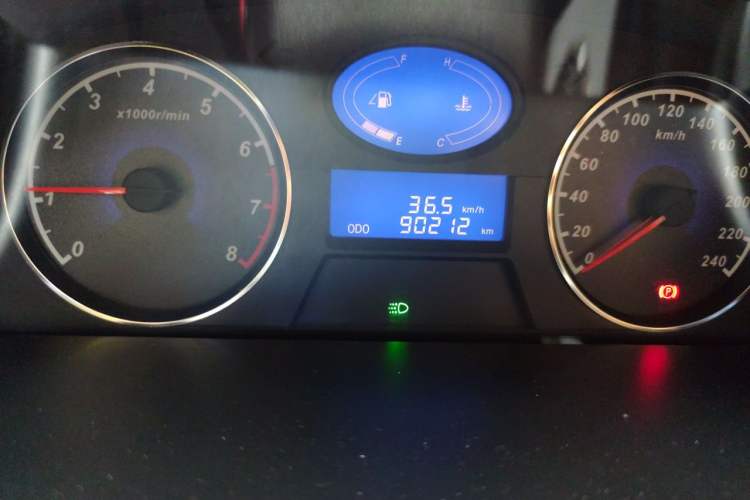 Used Geely Auto Classic Emgrand 2013 Sedan 1.5L Manual Entry-Level Model Odometer Close Up