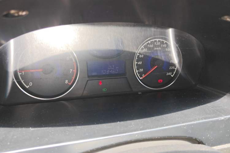 Used Geely Auto Classic Emgrand 2013 Sedan 1.5L Manual Entry-Level Model Odometer Close Up