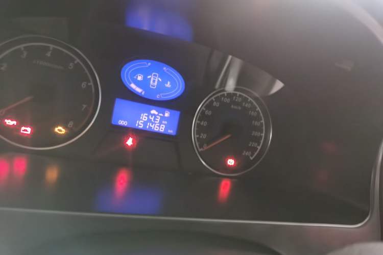 Used Geely Auto Classic Emgrand 2013 Sedan 1.5L Manual Entry-Level Model Odometer Close Up