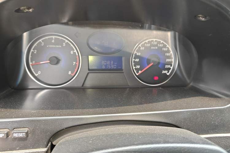Used Geely Auto Classic Emgrand 2013 Hatchback 1.5L Manual Entry-Level Model Odometer Close Up