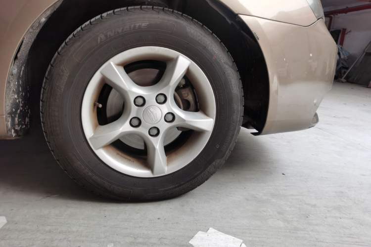Used Geely Auto Classic Emgrand 2013 Sedan 1.5L Manual Entry-Level Model Right Front Wheel Hub
