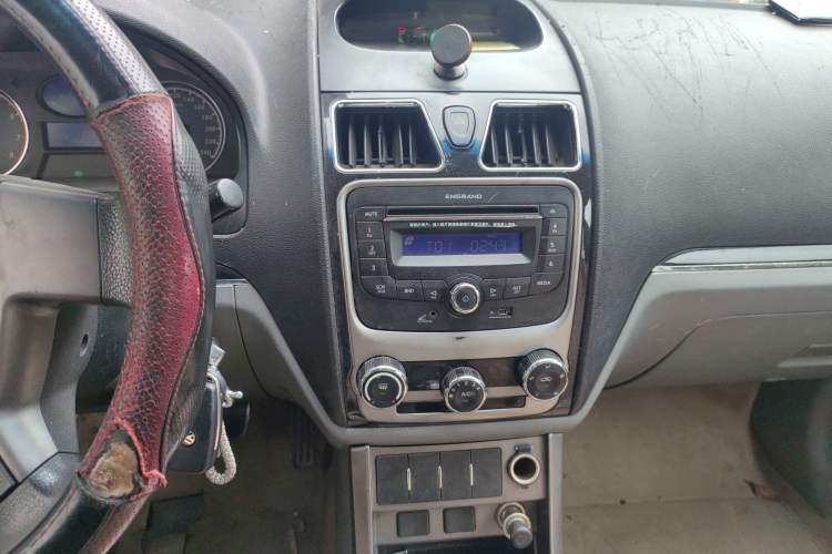 Used Geely Auto Classic Emgrand 2013 Sedan 1.5L Manual Entry-Level Model Audio And AC Panel