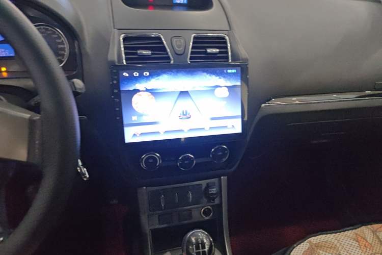 Used Geely Auto Classic Emgrand 2013 Hatchback 1.5L Manual Entry-Level Model Audio And AC Panel