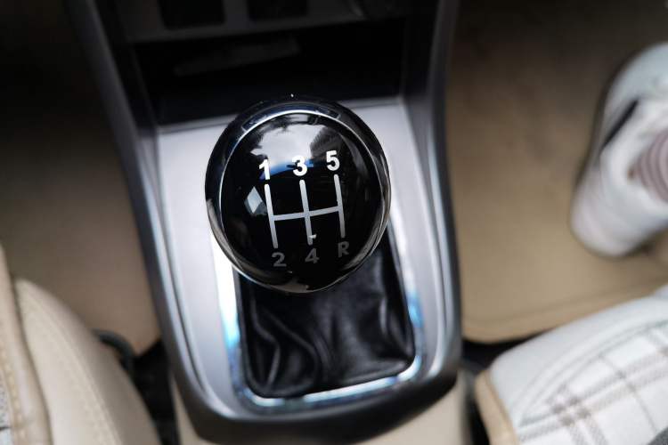 Used Geely Auto Classic Emgrand 2013 Sedan 1.5L Manual Elite Model Gear Lever