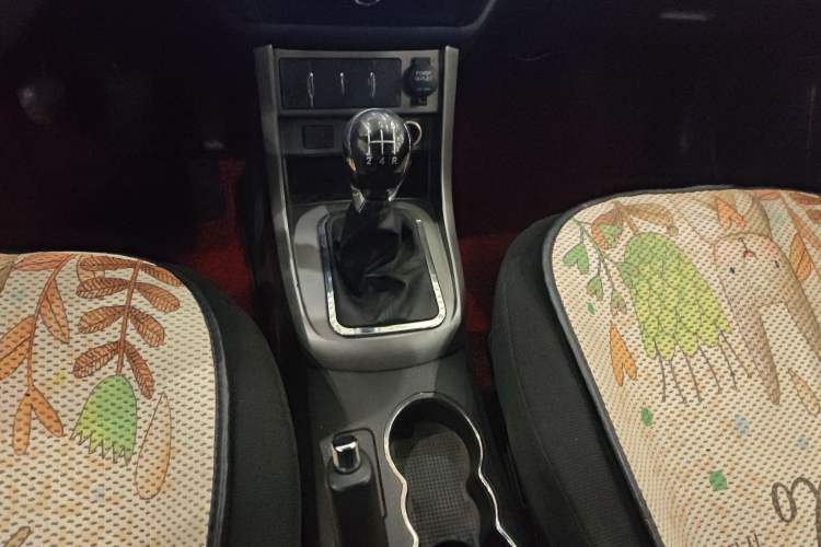 Used Geely Auto Classic Emgrand 2013 Hatchback 1.5L Manual Entry-Level Model Gear Lever