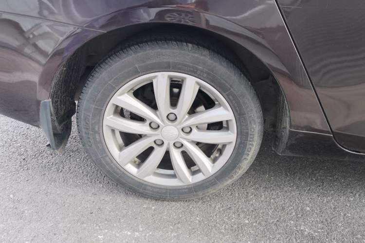 Used Geely Auto Classic Emgrand 2013 Sedan 1.5L Manual Elite Model Right Rear Wheel Hub