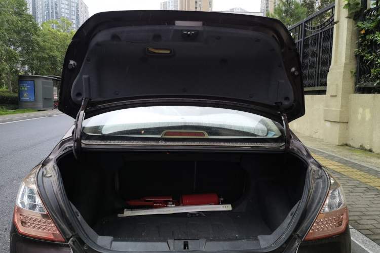 Used Geely Auto Classic Emgrand 2013 Sedan 1.5L Manual Elite Model Trunk