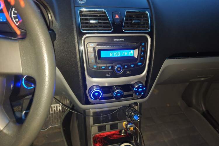 Used Geely Auto Classic Emgrand 2013 Sedan 1.5L Manual Entry-Level Model Audio And AC Panel