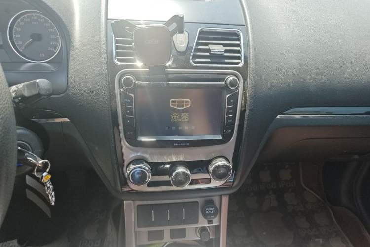 Used Geely Auto Classic Emgrand 2013 Hatchback 1.5L Manual Entry-Level Model Audio And AC Panel