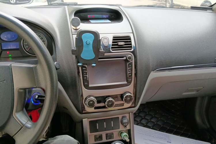 Used Geely Auto Classic Emgrand 2013 Sedan 1.5L Manual Entry-Level Model Audio And AC Panel