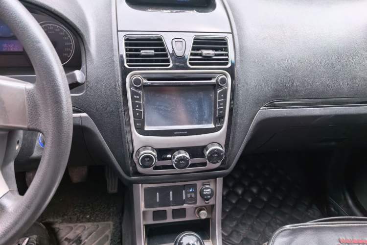 Used Geely Auto Classic Emgrand 2013 Hatchback 1.5L Manual Entry-Level Model Audio And AC Panel