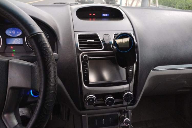 Used Geely Auto Classic Emgrand 2013 Sedan 1.5L Manual Entry-Level Model Audio And AC Panel