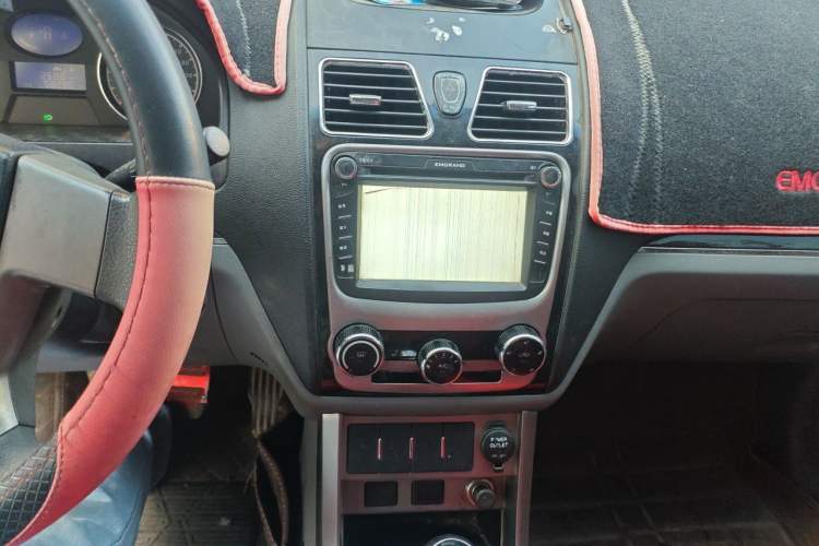 Used Geely Auto Classic Emgrand 2013 Sedan 1.5L Manual Entry-Level Model Audio And AC Panel