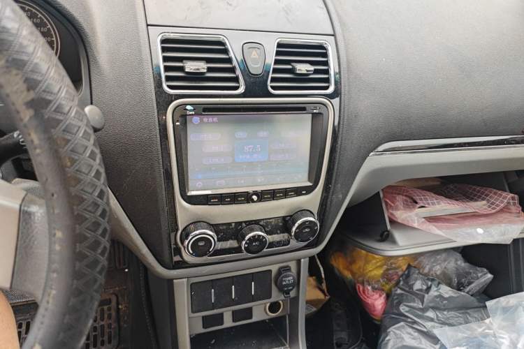 Used Geely Auto Classic Emgrand 2013 Sedan 1.5L Manual Entry-Level Model Audio And AC Panel