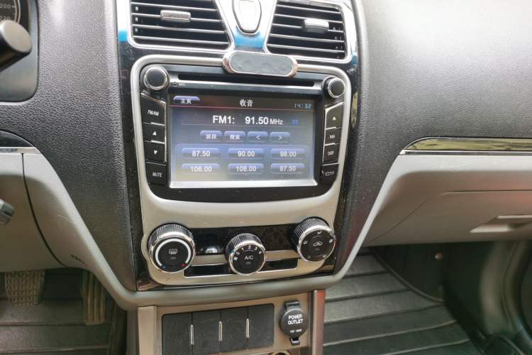Used Geely Auto Classic Emgrand 2013 Sedan 1.5L Manual Entry-Level Model Audio And AC Panel