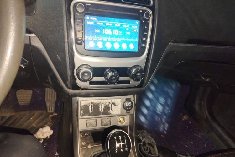 Used Geely Auto Classic Emgrand 2013 Hatchback 1.5L Manual Luxury Model Audio And AC Panel