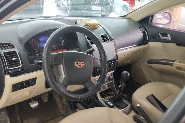 Used Geely Auto Classic Emgrand 2013 Sedan 1.5L Manual Entry-Level Model Center Console