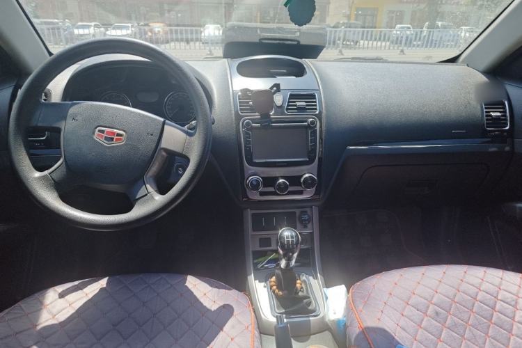 Used Geely Auto Classic Emgrand 2013 Hatchback 1.5L Manual Entry-Level Model Center Console
