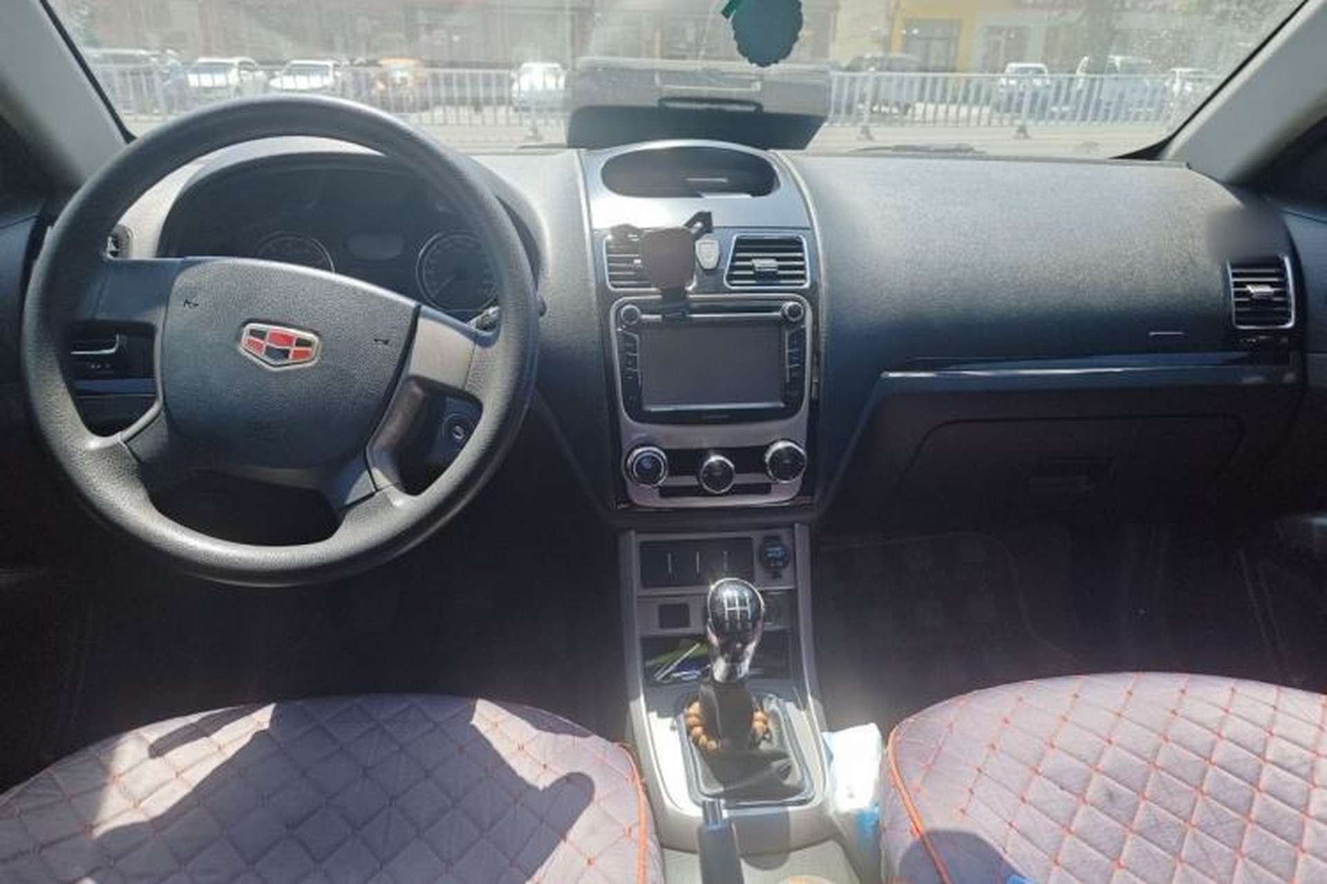 Used Geely Auto Classic Emgrand 2013 Hatchback 1.5L Manual Entry-Level Model Center Console