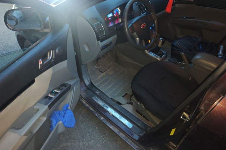 Used Geely Auto Classic Emgrand 2013 Sedan 1.5L Manual Entry-Level Model Driver Seat