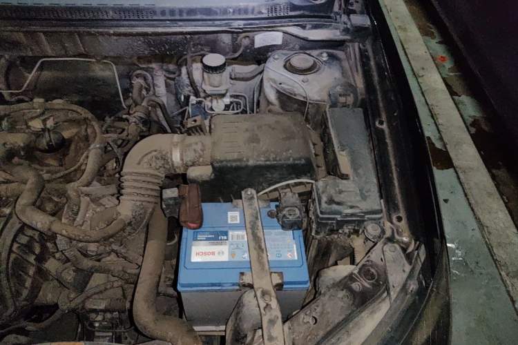 Used Geely Auto Classic Emgrand 2013 Sedan 1.5L Manual Entry-Level Model Engine Bay Left