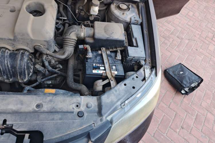Used Geely Auto Classic Emgrand 2013 Sedan 1.5L Manual Entry-Level Model Engine Bay Left