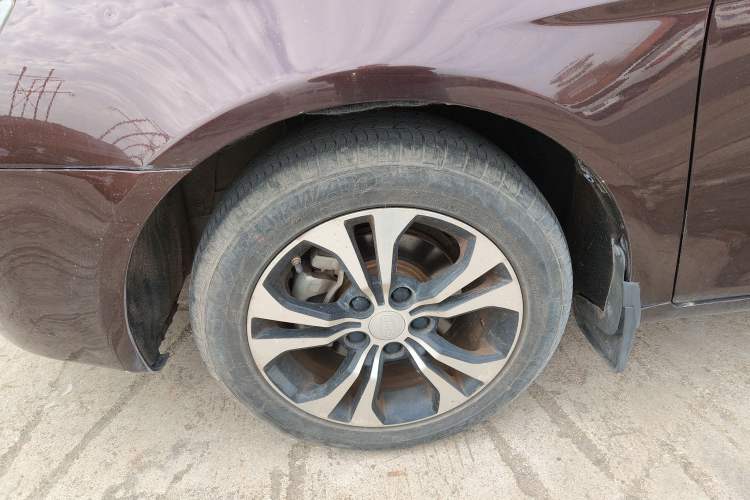 Used Geely Auto Classic Emgrand 2013 Hatchback 1.5L Manual Luxury Model Exterior 3