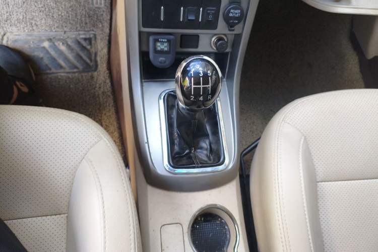 Used Geely Auto Classic Emgrand 2013 Sedan 1.5L Manual Elite Model Gear Lever