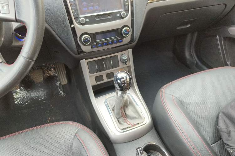 Used Geely Auto Classic Emgrand 2013 Hatchback 1.5L Manual Luxury Model Gear Lever