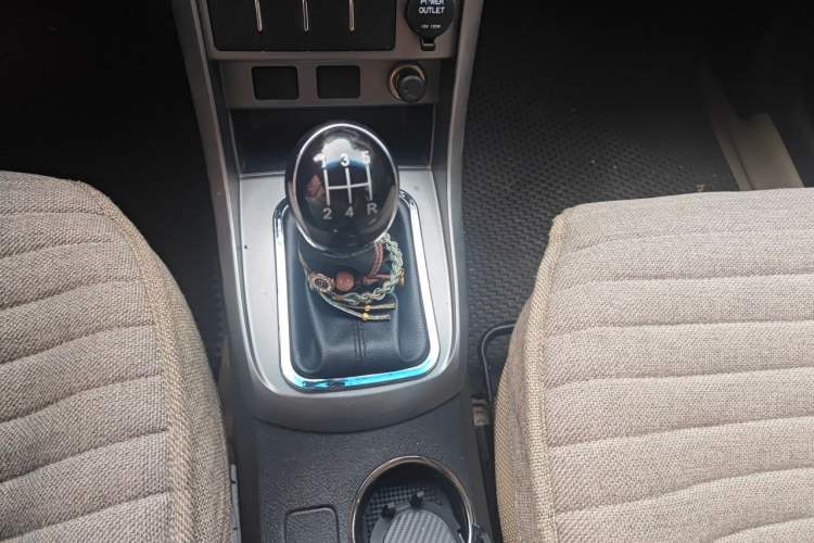 Used Geely Auto Classic Emgrand 2013 Hatchback 1.5L Manual Entry-Level Model Gear Lever