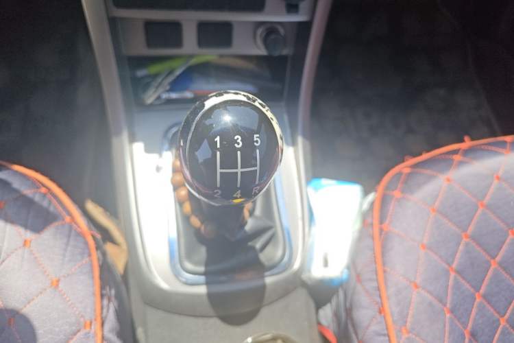 Used Geely Auto Classic Emgrand 2013 Hatchback 1.5L Manual Entry-Level Model Gear Lever
