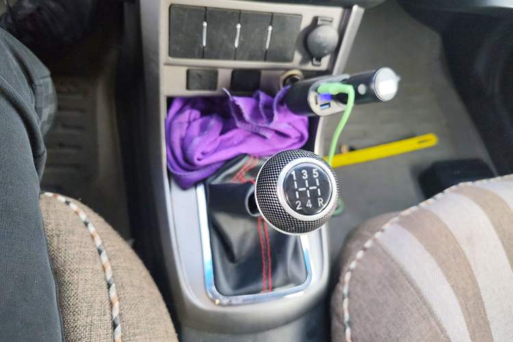 Used Geely Auto Classic Emgrand 2013 Hatchback 1.5L Manual Elite Model Gear Lever
