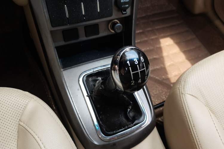 Used Geely Auto Classic Emgrand 2013 Sedan 1.8L Manual Elite Model Gear Lever