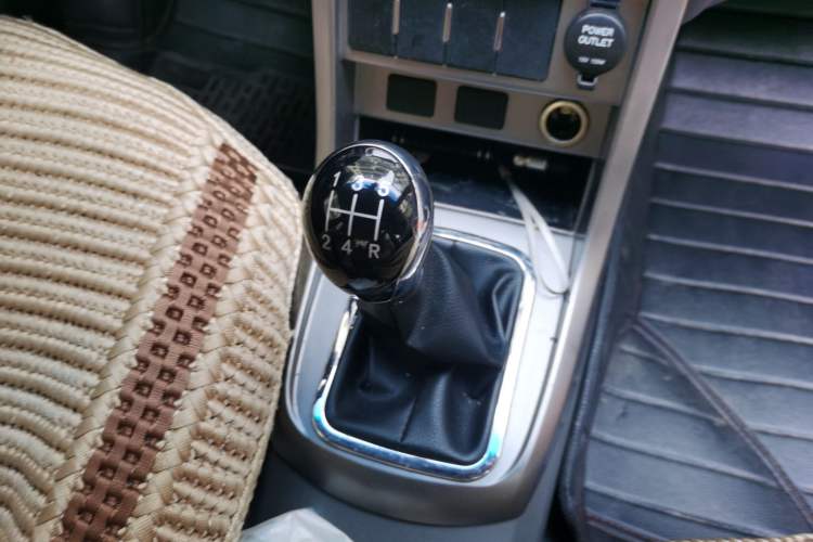 Used Geely Auto Classic Emgrand 2013 Sedan 1.5L Manual Entry-Level Model Gear Lever