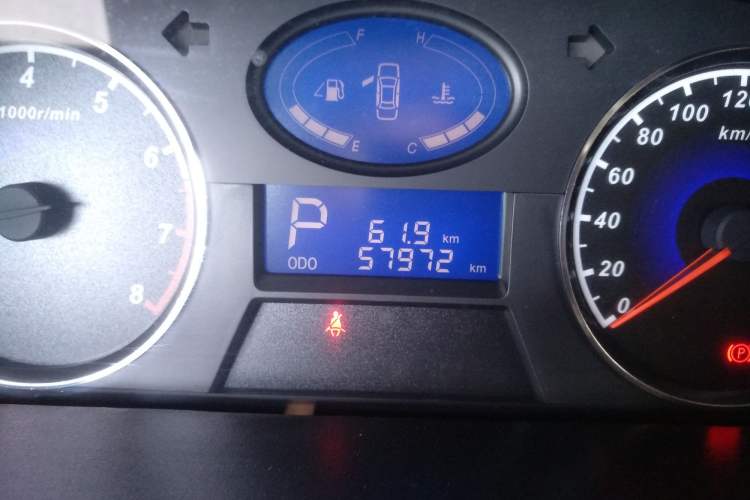 Used Geely Auto Classic Emgrand 2013 Hatchback 1.8L CVT Elite Model Odometer Close Up
