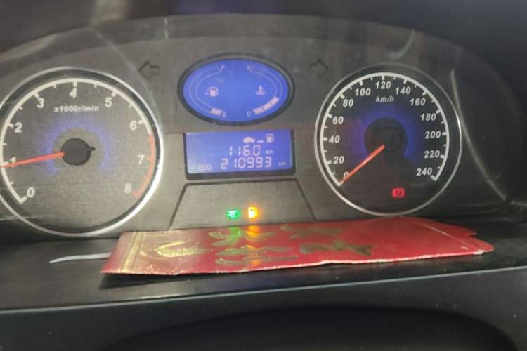 Used Geely Auto Classic Emgrand 2013 Sedan 1.5L Manual Entry-Level Model Odometer Close Up