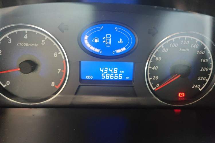 Used Geely Auto Classic Emgrand 2013 Hatchback 1.5L Manual Entry-Level Model Odometer Close Up