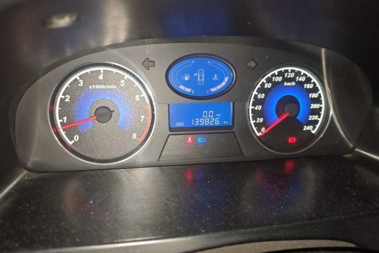Used Geely Auto Classic Emgrand 2013 Sedan 1.5L Manual Entry-Level Model Odometer Close Up