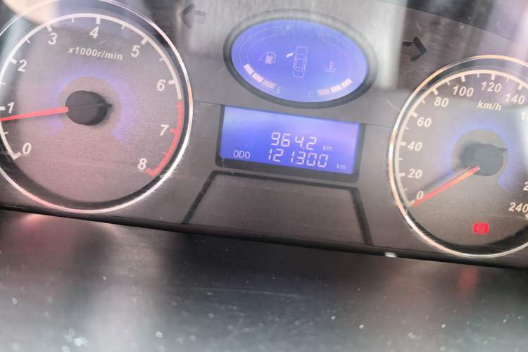 Used Geely Auto Classic Emgrand 2013 Hatchback 1.5L Manual Entry-Level Model Odometer Close Up