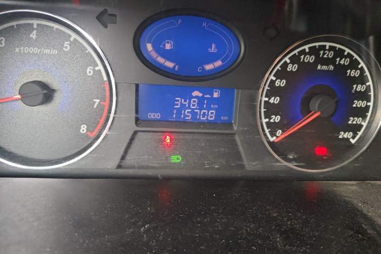 Used Geely Auto Classic Emgrand 2013 Sedan 1.5L Manual Entry-Level Model Odometer Close Up