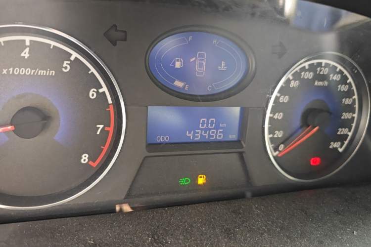 Used Geely Auto Classic Emgrand 2013 Sedan 1.5L Manual Entry-Level Model Odometer Close Up