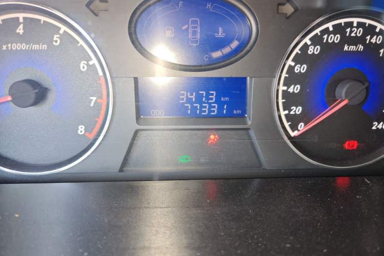 Used Geely Auto Classic Emgrand 2013 Sedan 1.5L Manual Entry-Level Model Odometer Close Up