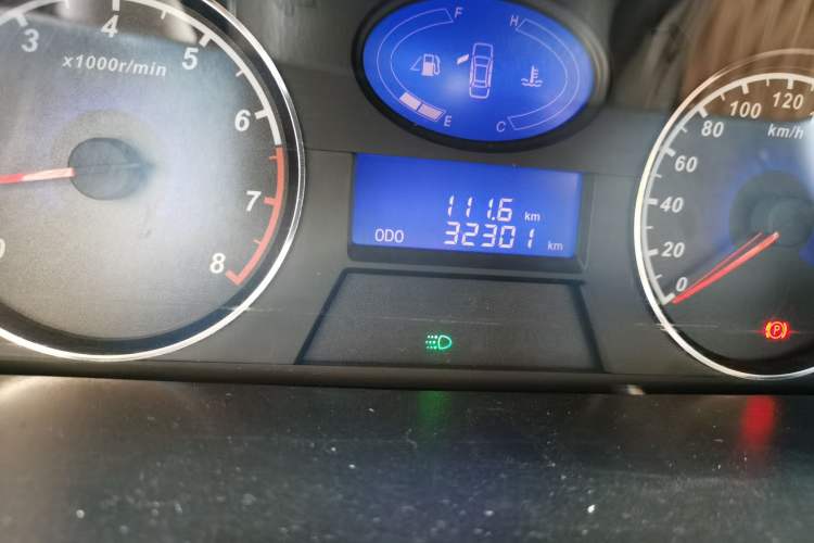 Used Geely Auto Classic Emgrand 2013 Sedan 1.5L Manual Entry-Level Model Odometer Close Up