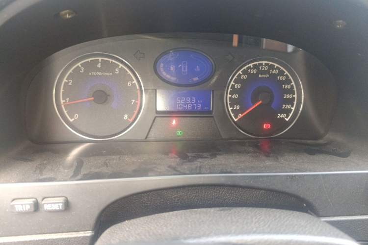 Used Geely Auto Classic Emgrand 2013 Sedan 1.5L Manual Entry-Level Model Odometer Close Up