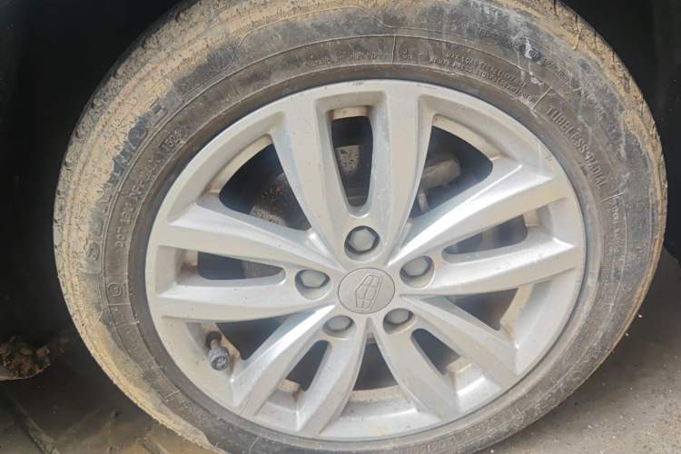 Used Geely Auto Classic Emgrand 2013 Sedan 1.5L Manual Elite Model Right Front Wheel Hub