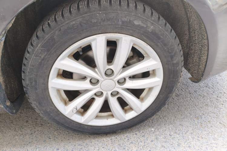 Used Geely Auto Classic Emgrand 2013 Sedan 1.5L Manual Elite Model Right Front Wheel Hub
