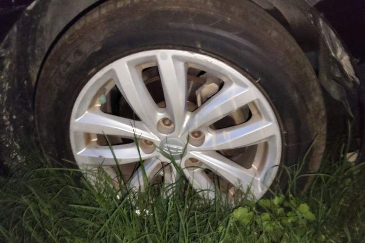 Used Geely Auto Classic Emgrand 2013 Sedan 1.5L Manual Elite Model Right Front Wheel Hub