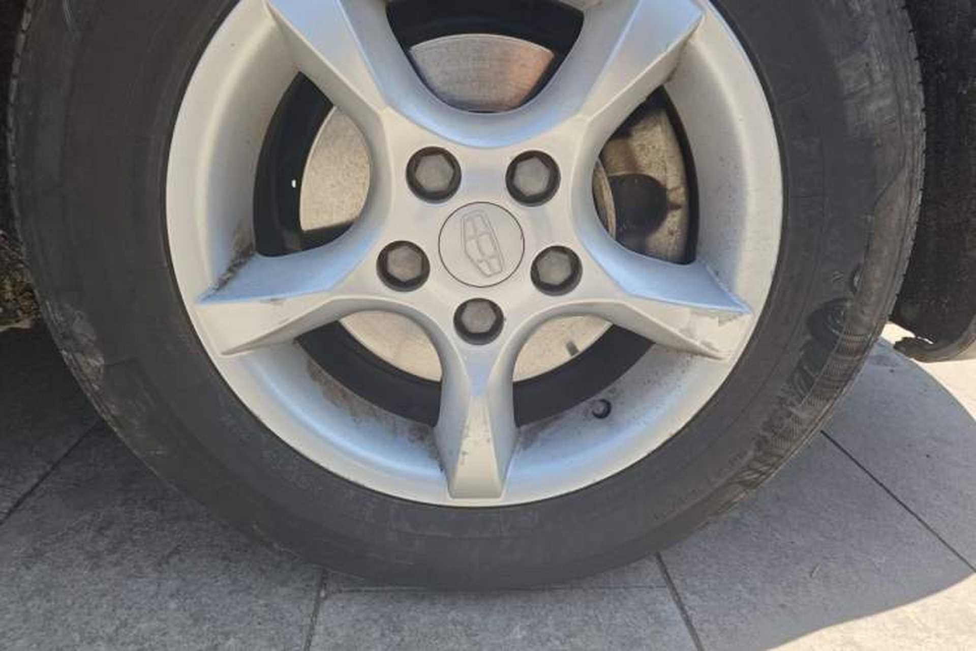 Used Geely Auto Classic Emgrand 2013 Hatchback 1.5L Manual Entry-Level Model Right Front Wheel Hub